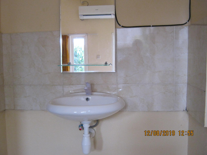 Bathroom 5, Aqilakost n Cafe Gadog Puncak, Bogor