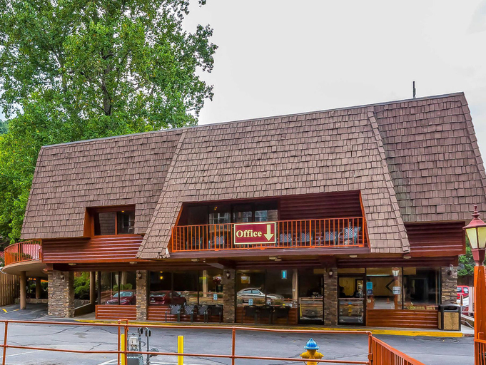 Exterior & Views 1, Quality Inn Creekside - Downtown Gatlinburg, Sevier