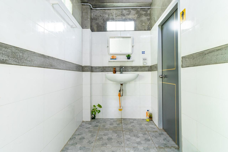 Bathroom 4, CS Klongtoey Grand Resort, Hat Yai