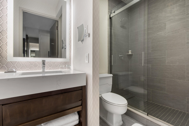 Bathroom 28