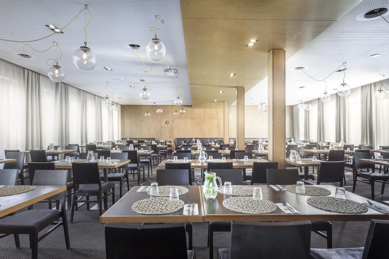Food & Drinks 5, Hotel Golf, Praha 5