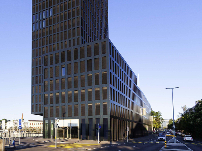 Exterior & Views 25