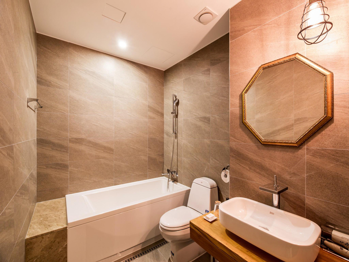 Bathroom 4, Daejeon Namoo Hotel, Yuseong