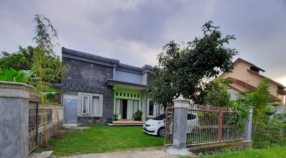 Villa Pring Lima, Malang