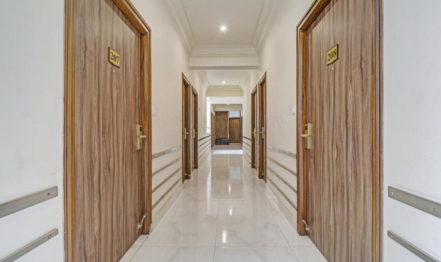 Public Area 2, Treebo Komfort Suites, 3 Km From Mysore Palace, Mysore