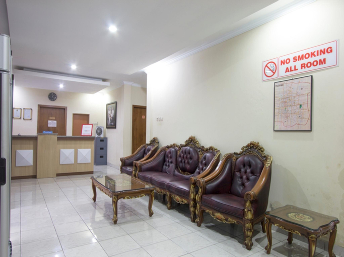 Public Area 2, RedDoorz Plus near Stadion Mandala Krida, Yogyakarta