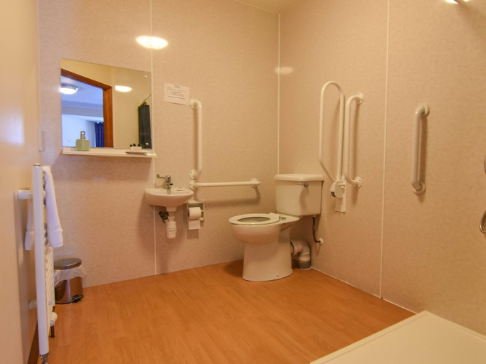 Bathroom, Findlay's Hotel, Aberdeenshire