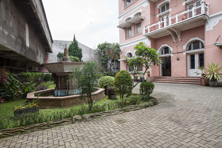 Exterior & Views 3, RedDoorz @ Lawang, Malang