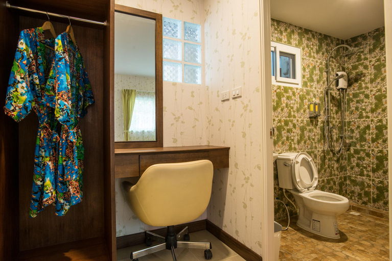 Bathroom 3, Sunday J Resort & Restaurant, Muang Chon Buri