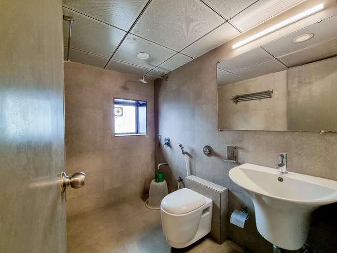 Bathroom, Hotel Arma Town House, Mumbai Suburban