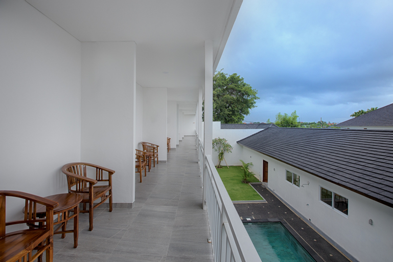 Exterior & Views 12