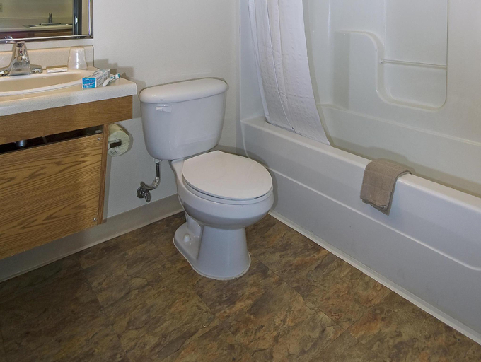 Bathroom 4, WoodSpring Suites Macon West I-475, Bibb