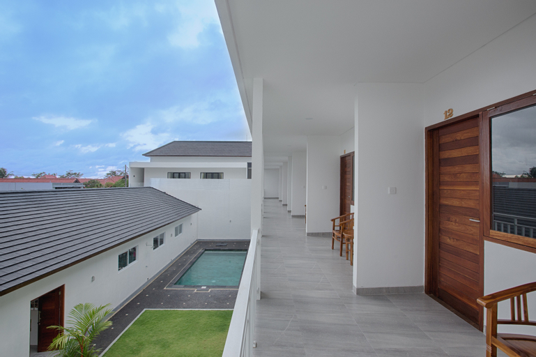 Exterior & Views 11