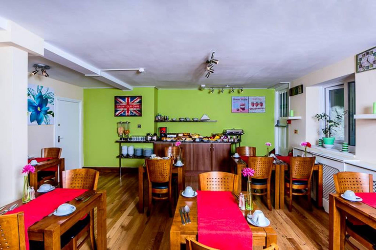 Food & Drinks 5, Dockside Hotel, London