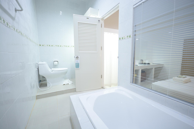 Bathroom 3, iRest Ao Nang Sea Front, Mueang Krabi