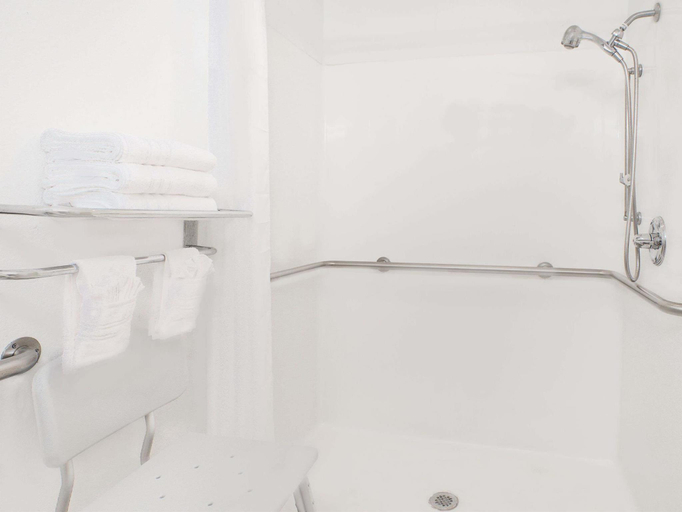 Bathroom 4, Microtel Inn & Suites By Wyndham Broken Bow, McCurtain