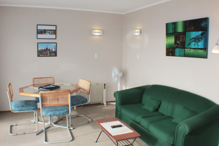 Public Area 4, Ala Moana Motel, Far North