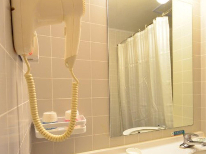 Bathroom 4, Jinjiang Inn Wuhan Optical Valley Financial Harbour Engineering University, Wuhan