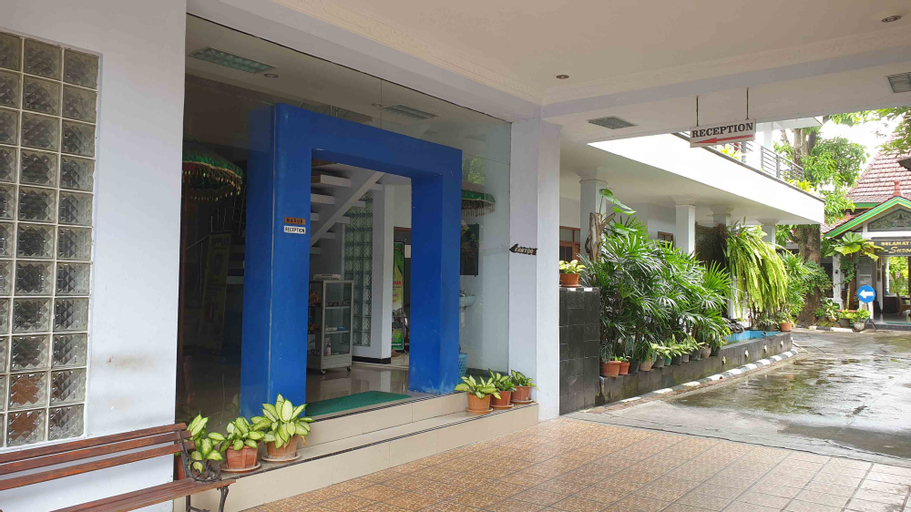Exterior & Views 2, Hotel Suronegaran Purworejo RedPartner, Purworejo