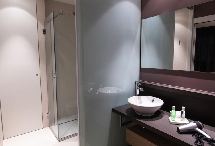 Bathroom 3, Cosmo Apartments Consell de Cent, Barcelona