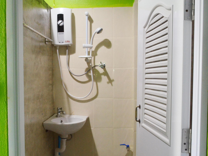 Bathroom 5, i-smile Hostel, Muang Chiang Mai