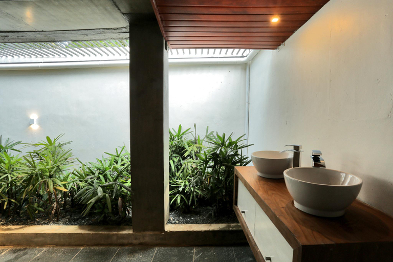 Bathroom 4, Le Villagio Resort & Domes, Wayanad