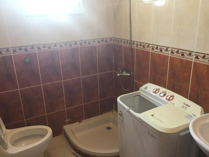 Bathroom 5, Elaf Suits