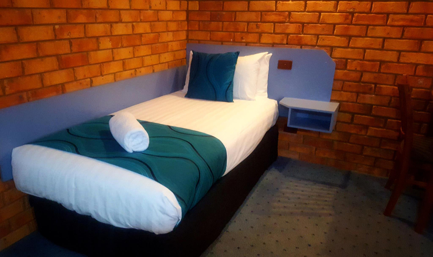 Bedroom 2, Centrepoint Motel Deniliquin, Deniliquin