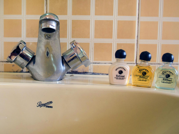 Bathroom 3, Hill Crown Retreat, Darjiling