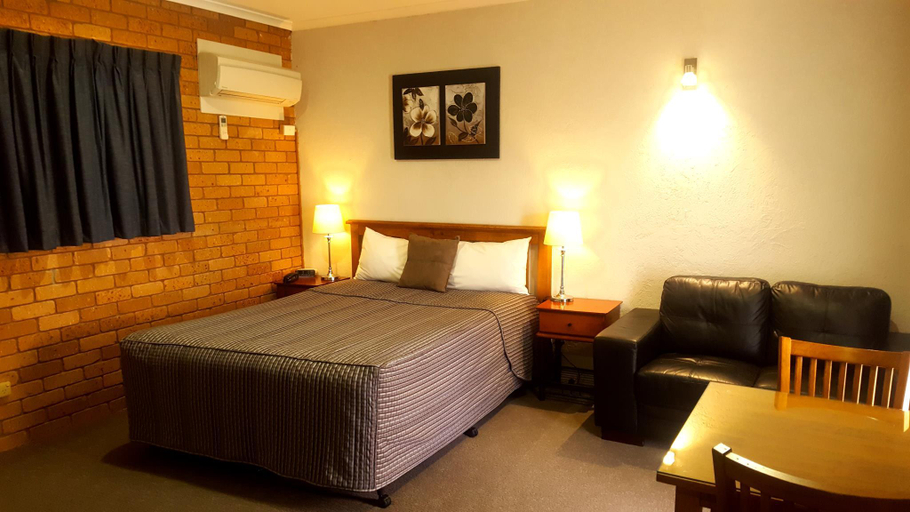 Bedroom 2, Centrepoint Motel Deniliquin, Deniliquin