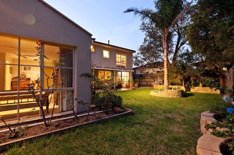 Isle of Serenity, Frankston - West