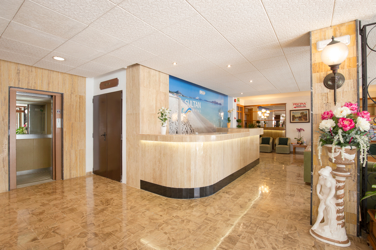 Public Area 2, Sultan, Baleares