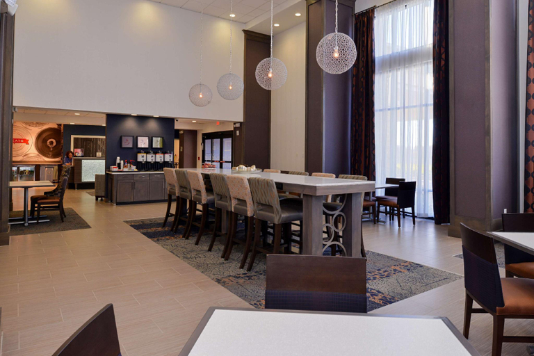 Public Area 2, Hampton Inn & Suites Albany-East Greenbush, Rensselaer