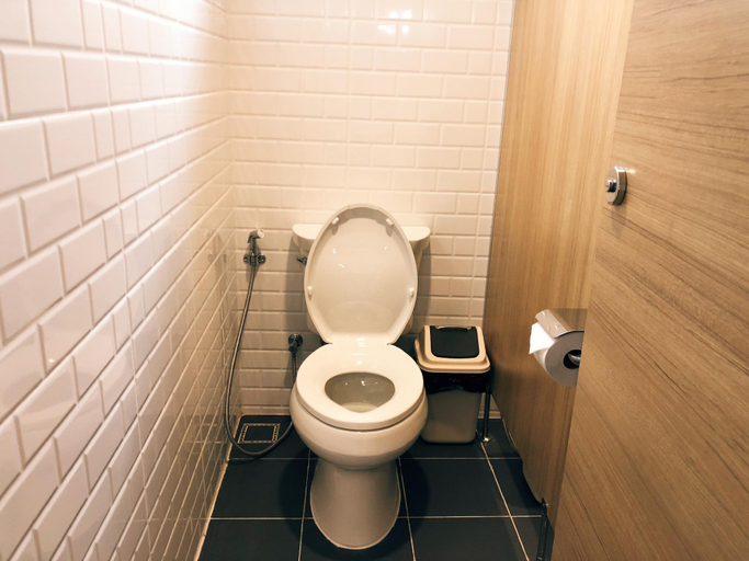 Bathroom 3, Stay Thapae Hostel, Muang Chiang Mai
