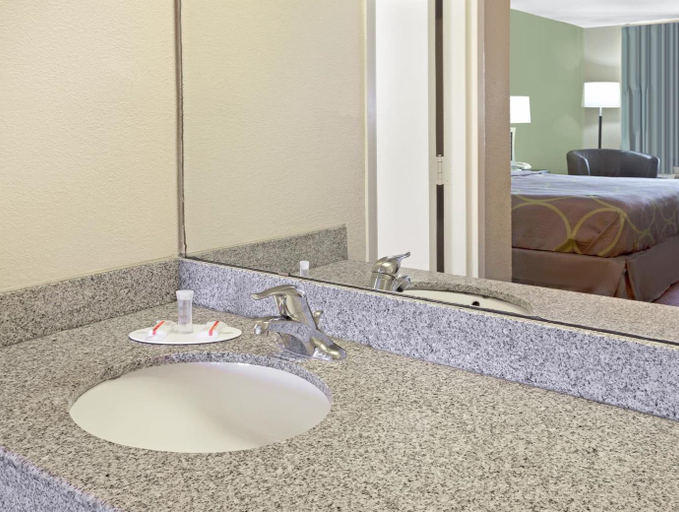 Bathroom 5, Inn of Rockwall, Rockwall
