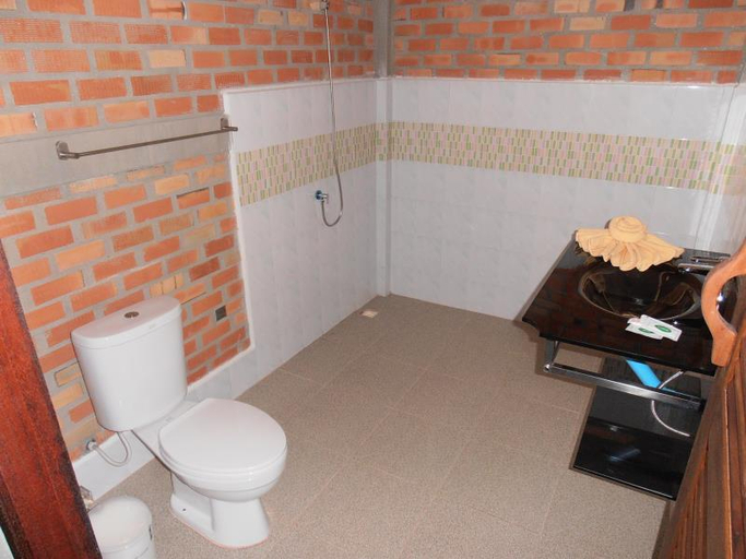 Bathroom 2, Ban Ban Bungalow, Nua Khlong