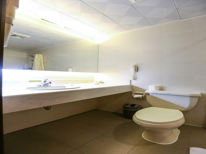 Bathroom, Jinjiang Inn Shanghai North Bund Yangpu Bridge Branch, Shanghai