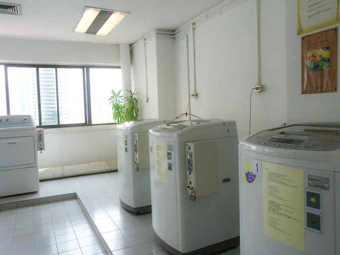 Bathroom 5, Omni Tower Syncate Suites, Khlong Toey