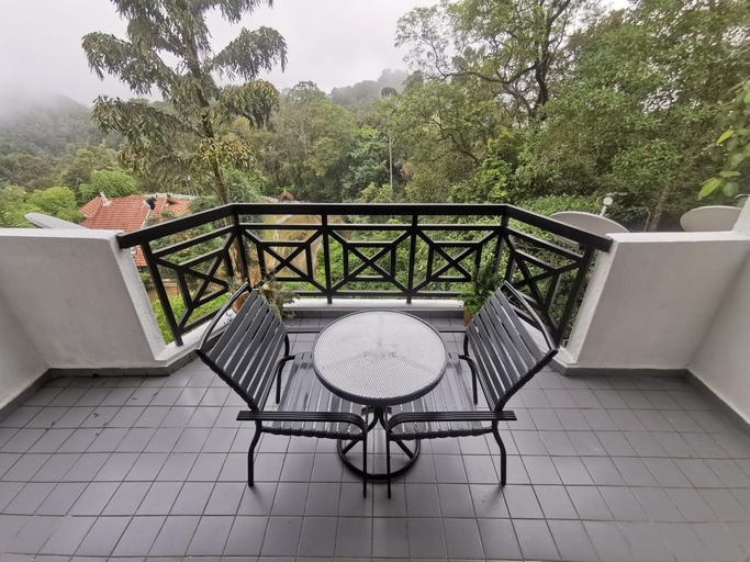 Others 5, Little England B8 (Silverpark), Raub