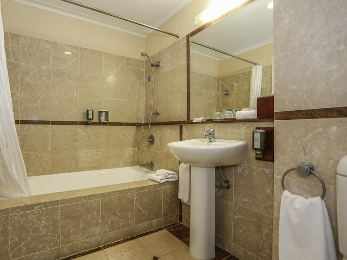 Bathroom 5, Joondalup Resort, Joondalup
