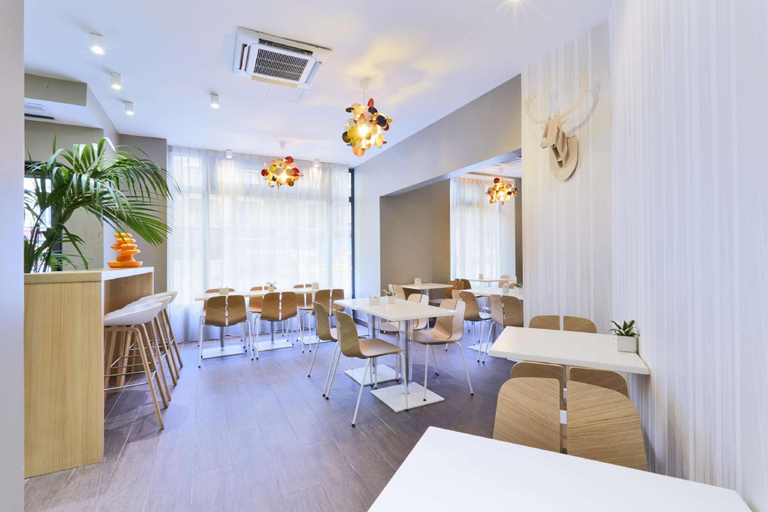 Food & Drinks 4, Kyriad Paris 18 - Porte de Clignancourt - Montmartre, Paris