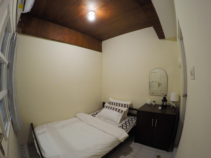 Bedroom 3, Little Creek Lodge, Malang