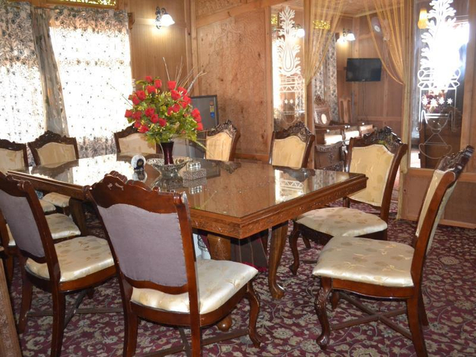 Food & Drinks 4, Goona Palace Houseboat, Srinagar