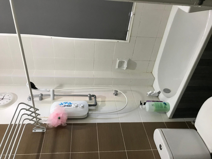 Bathroom, D'ZAHRA HOME - with 30ft Private pool, Alor Gajah