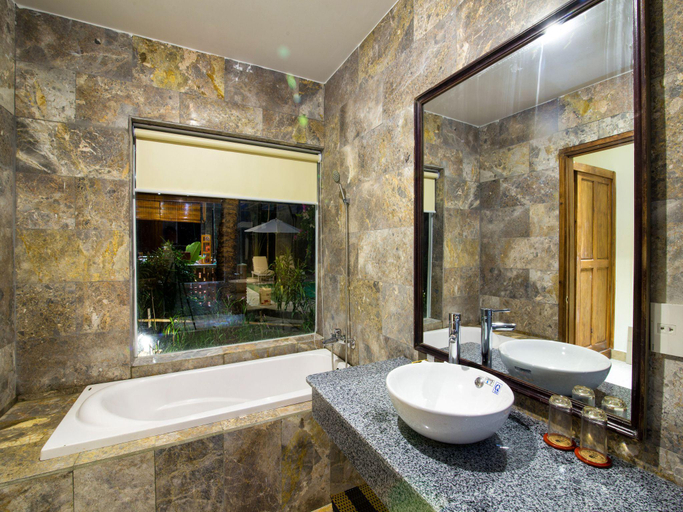 Bathroom, Pastorale Villas, Da Nang