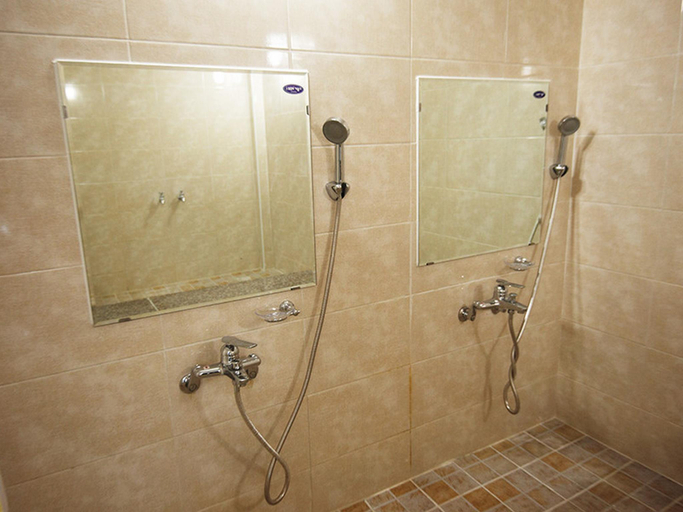 Bathroom 4, Dorcas Tourist Hostel, Tongyeong