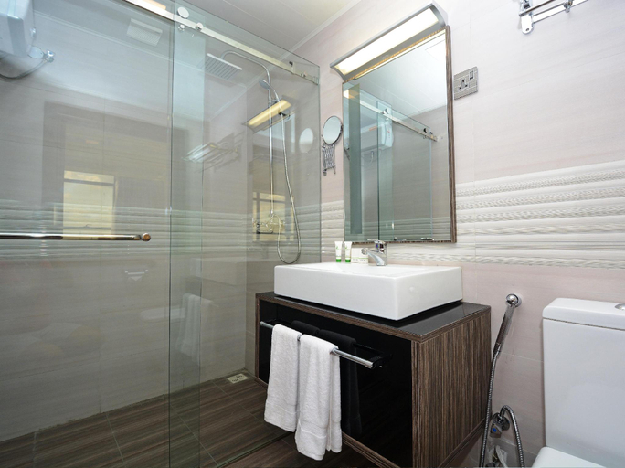 Bathroom 5, Golden Tulip Dar City Center, Ilala