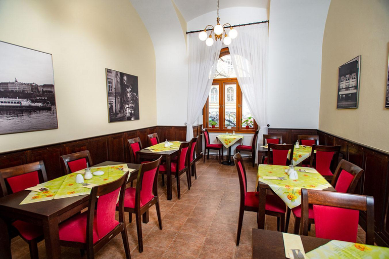 Food & Drinks 5, Hotel Petr Prague, Praha 6