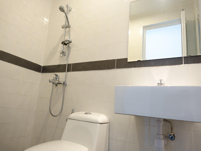 Bathroom 5, Lodge 10 Hotel, Seremban