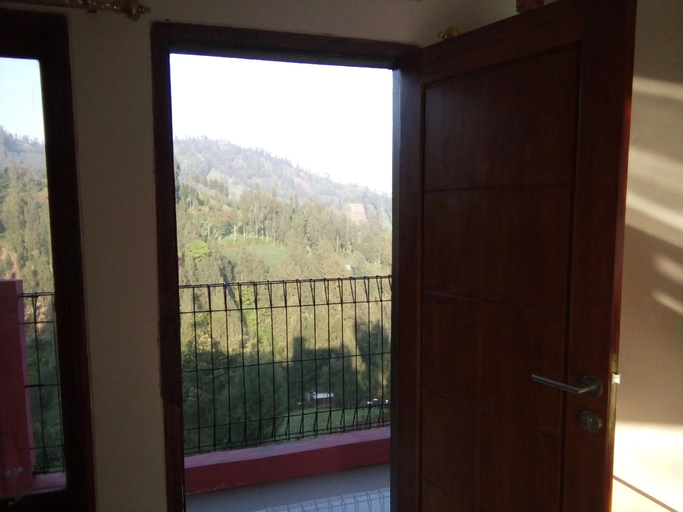 Exterior & Views 4, CASA BROMO HOMESTAY2, Probolinggo